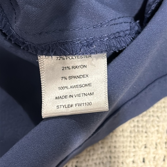 Figs Casma top in Big Sky blue, size S - Picture 4 of 5